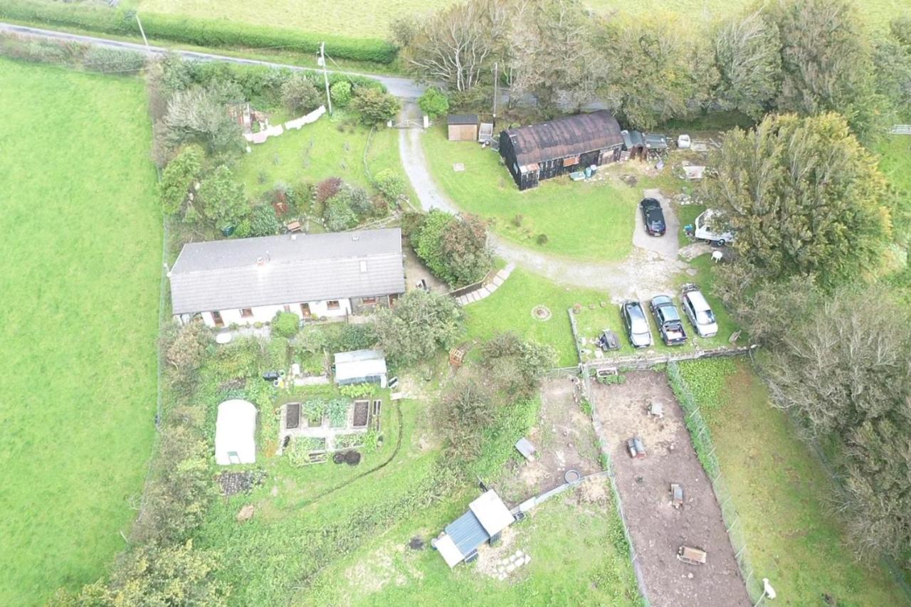 Inviting 2-Bed Cottage In Newcastle Emlyn Esterno foto