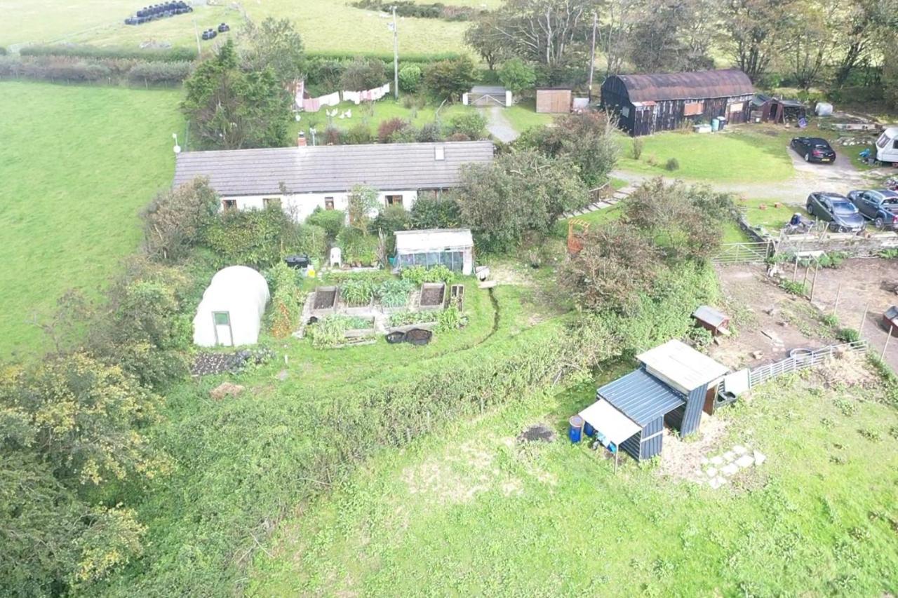 Inviting 2-Bed Cottage In Newcastle Emlyn Esterno foto